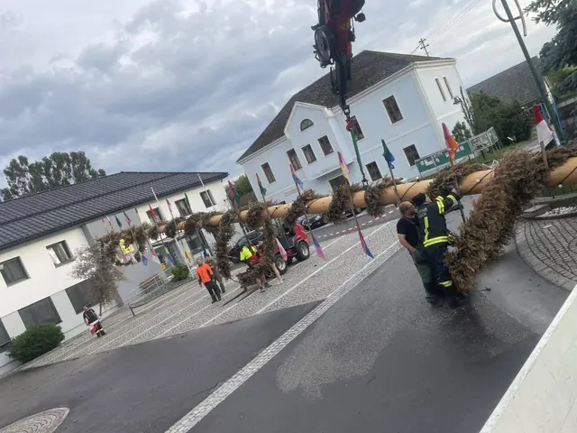 Feuerwehr musste Maibaum nach Unwetter vorsorglich umlegen
