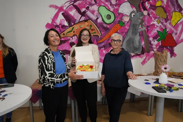 Martina Schröck, Geschäftsfeldleiterin von FAB Steiermark und Kärnten, Vizebürgermeisterin Sarah Katholnig und Villach-Standortleiterin Birgit Freiberger  | Foto: meinbezirk.at/Birgit Gehrke