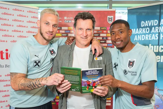 Ein echtes Buch über "Zauberer" am Rasen. Die Protagonisten darin (v.l.): ÖFB-Star Marko Arnautović, Ex-Kicker und Trainer Andreas Herzog sowie ÖFB-Star David Alaba. | Foto: Andreas Tischler
