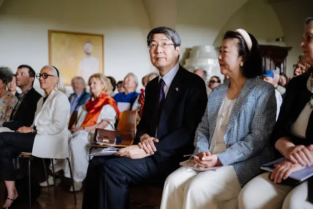 Kiminori Iwama, japanischer Botschafter in Österreich, folgte der Einladung und begrüßte bei der Ausstellungseröffnung. Die Sammlung auf Schloss Loosdorf umfasst zahlreiche wertvolle Imari-Porzellane aus Japan. | Foto: Walter Skokanitsch