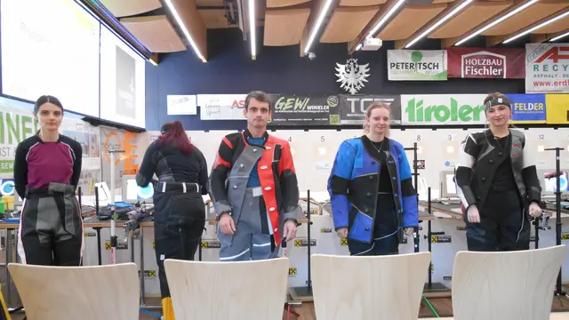 Die Roppener Schützen Franziska Stefani, Johannes Stefani, Hanna Burkert und Jana Köll (vl) vor dem Wettkampf.