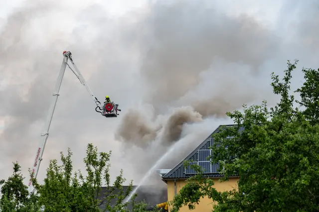 Großbrand bei einem landwirtschaftlichen Anwesen in Mitterkirchen am 1. Juni. | Foto: FOTOKERSCHI / SIMON BRANDSTÄTTER