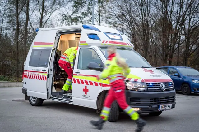 Drei Personen wurden bei dem Unfall verletzt. (Symbolfoto) | Foto: Bernhard Knaus