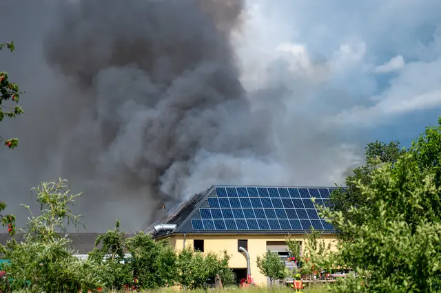 Großbrand bei einem landwirtschaftlichen Anwesen in Mitterkirchen am 1. Juni. | Foto: FOTOKERSCHI / SIMON BRANDSTÄTTER