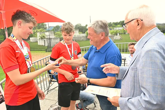 Ehrung durch den Kärntner Sportkeglerverband | Foto: Kärntner Sportkeglerverband / Josef Bodner