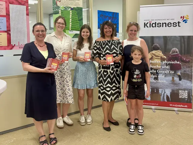 Dunja Baux, 2 Schülerinnen der BAFEP Benadette und Miriam, Stadträtin Lisa Asanger, Margit Pollheimer-Pühringer, Adele Pühringer | Foto: Kidsnest