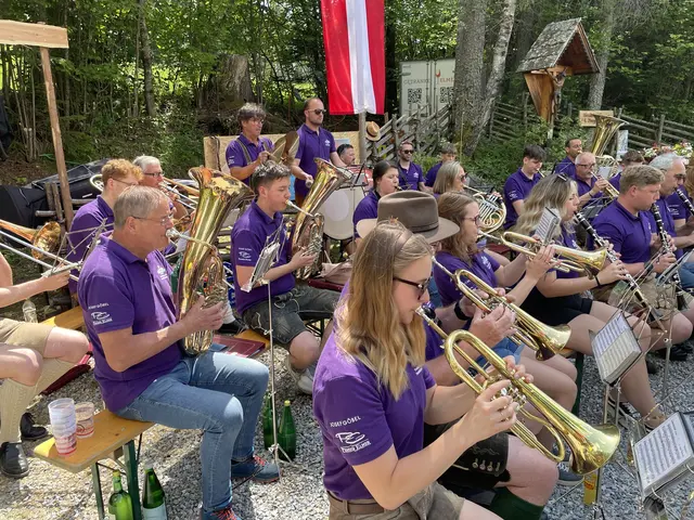 Die Trachtenkapelle Fladnitz eröffnete das Fest. | Foto: MeinBezirk/Helmut Riedl