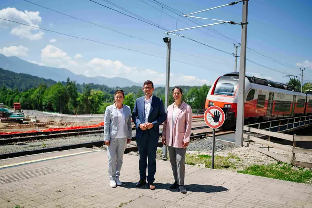 Beim Lokalaugenschein: Bürgermeisterin Doris Liposchek, Landeshauptmann-Stellvertreter Martin Gruber und Judith Engel, Vorständin der ÖBB-Infrastruktur AG (von links) | Foto: ÖBB