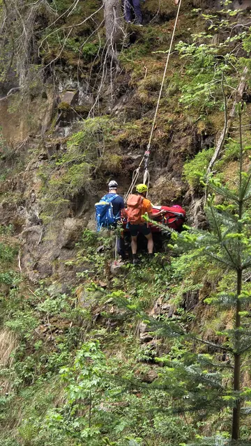 Von Kletterunfällen über den Sturz von Mountainbikern bis zu Forstunfällen wurden alle Szenarien durchgeprobt. | Foto: Kremser, Gamsjäger, Außerhofer