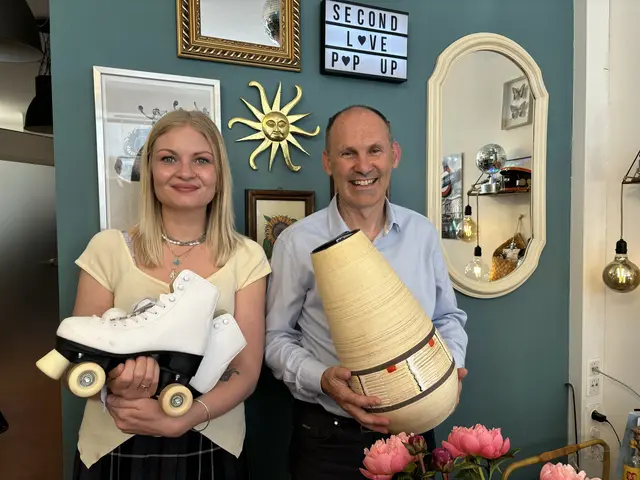 Sophia Wegner und Thomas Gaßner im neuen Carla-Po-up-Store im Kaiviertel in der Stadt Salzburg.  | Foto: Lisa Gold