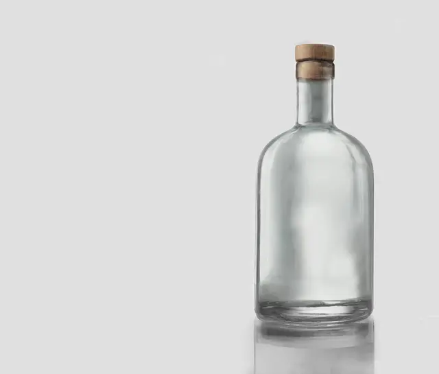 Mit einer Glasflasche versuchte ein stark alkoholisierter Mann auf seinen Nachbarn einzuschlagen. (Symbolfoto) | Foto: unsplash / Bobby Donald