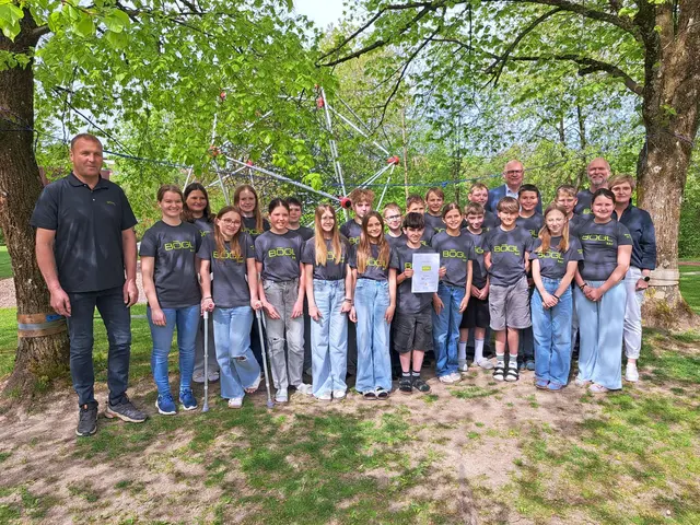 Zwei neuen Patenfirmen für Eberschwanger Mittelschüler