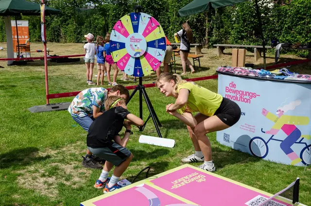 Mit Spiel, Spaß und Bewegung sammelten Kinder und erwachsene beim Gesundheitstag in Floing aktiv Punkte und begeisterten an den Mitmachstationen. | Foto: Reitbauer Verena