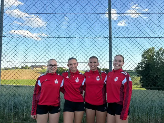 VIer Arnreiterinnen im U18 FTA WM-Kader: Marie Karlsböck, Sophia Azesberger, Theresa Koblmüller, Lara Leibetseder (v. l.). | Foto: Manfred Lindorfer
