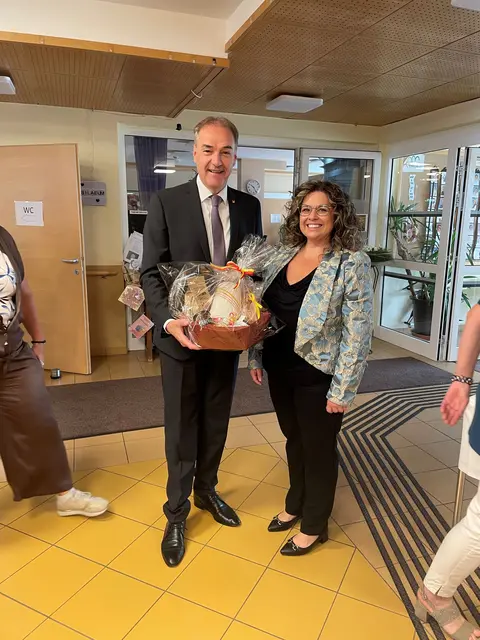 Landesrat Leonhard Schneemann mit Geschäftsführerin Manuela Adacker-Pöpperl | Foto: Büro LR Schneemann