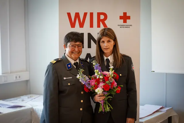 Die neu gewählte Bezirkschefärztin Dr. Kim Spiss mit Bezirksstellenleiterin Sylvia Kranebitter. | Foto: Rotes Kreuz Telfs/Sparber
