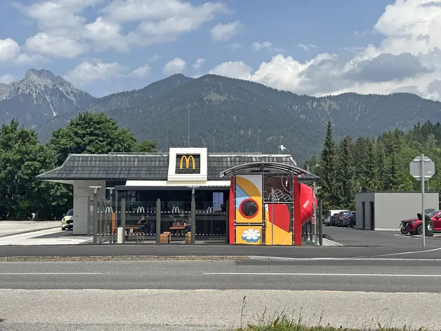 Auch der Außenbereich wurde aufgewertet: Eine neue Überdachung macht die Terrasse wetterunabhängiger nutzbar. | Foto: Christine Posch