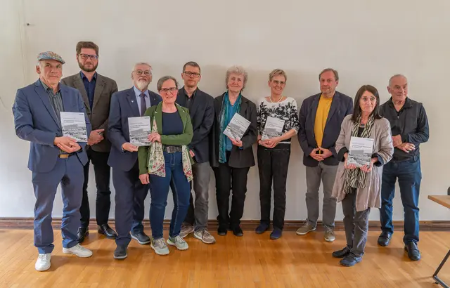 Die HerausgeberInnen und AutorInnen des neuen Sammelbandes | Foto: Foto Hajes