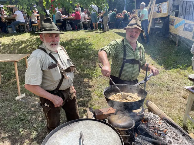 Traditionell gab es auch köstlichen Sterz. | Foto: MeinBezirk/Helmut Riedl