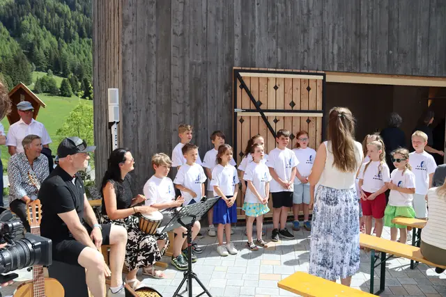 Die Kinder der Volksschule Mathon umrahmten die Feier. | Foto: Elisabeth Zangerl