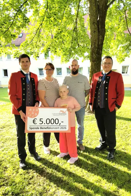 Ella Steiner mit ihren Eltern und links Dominik Kogler und rechts. Michael Kampenhuber | Foto: MV Wachtberg