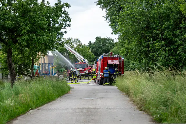 Großbrand bei einem landwirtschaftlichen Anwesen in Mitterkirchen am 1. Juni. | Foto: FOTOKERSCHI / SIMON BRANDSTÄTTER