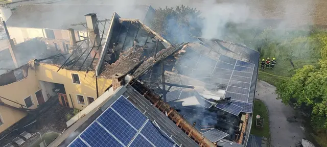 Großbrand bei einem landwirtschaftlichen Anwesen in Mitterkirchen am 1. Juni. | Foto: FF Mitterkirchen