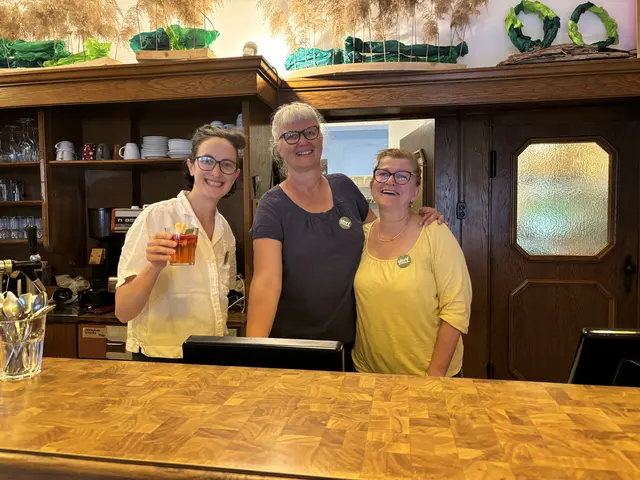 Die Bar lockte mit allerlei Cocktails. | Foto: Dorfschmiede Gutenstein