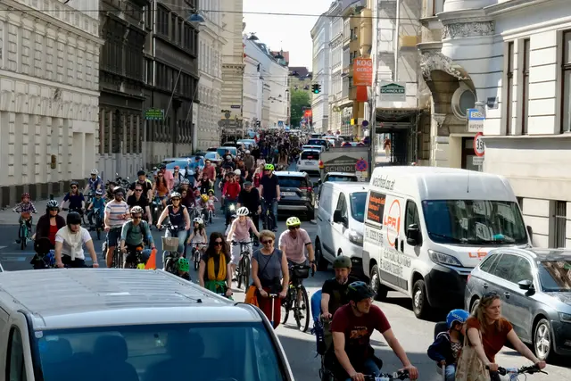 Auch in Währing machte man sich auf in Richtung der großen Raddemo in der Inneren Stadt.  | Foto: David Sternad