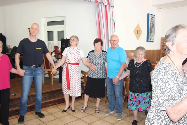 Stammtischkreis zu Ehren des Geburtstages Hr. Holzer. | Foto: J. &amp; M. Rathkolb