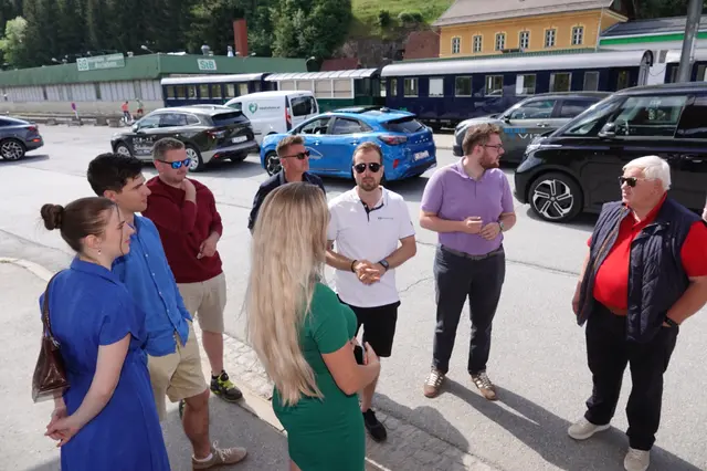 Zwischendurch hatte man immer wieder einmal Zeit für ein paar Gespräche und den Austausch untereinander. | Foto: MeinBezirk/Michael Blinzer