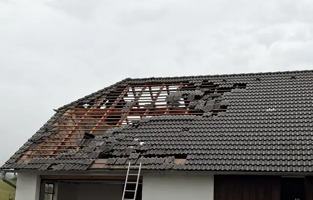 Abgedecktes Garagendach in Münzbach | Foto: FF Münzbach