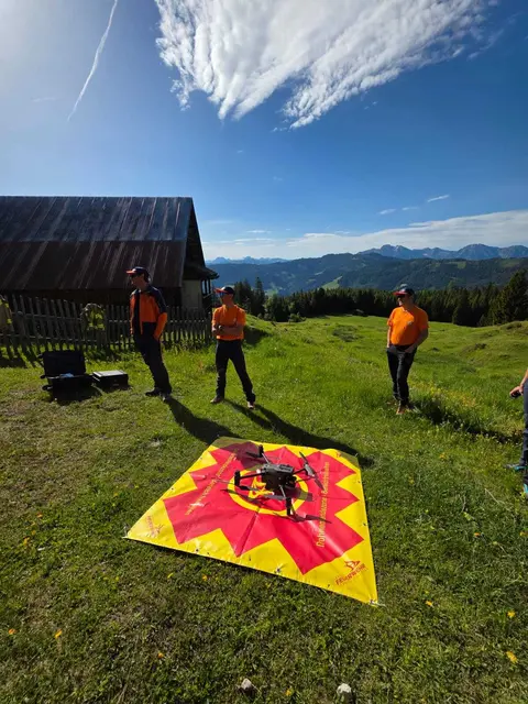 Im Anschluss an die Übung wurden die Ergebnisse und Erkenntnisse nachbesprochen. | Foto: Kremser, Gamsjäger, Außerhofer