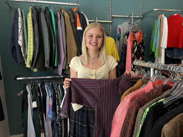 Sophia Wegner im neuen Carla-Po-up-Store im Kaiviertel in der Stadt Salzburg.  | Foto: Lisa Gold