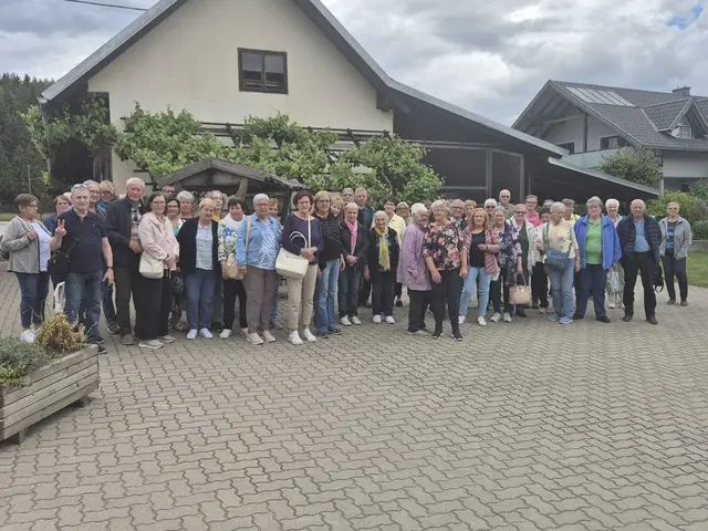 Die Pensionisten aus Maria Rojach freuten sich über einen Ausflug zum Bonsai-Museum. | Foto: Privat