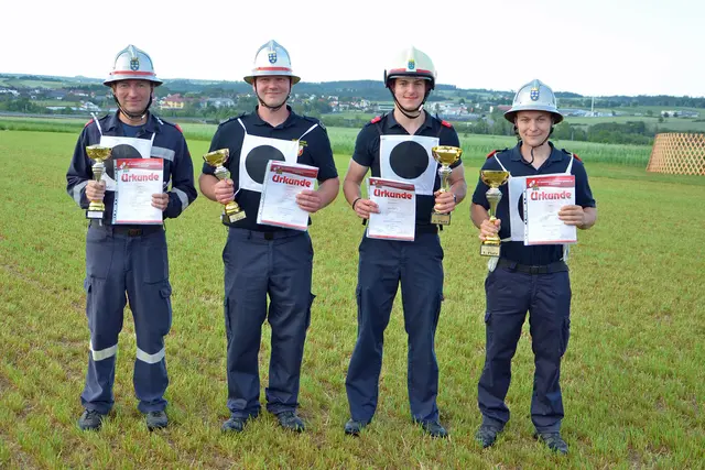 Silber ohne Alterspunkte: Michael Zimmel (Eulenbach), Christopher Steindl (Ulrichschlag), Maximilian Diem (Rafings-Rafingsberg) und Thomas Gegenbauer (Matzles) | Foto: BFK Waidhofen/St. Mayer