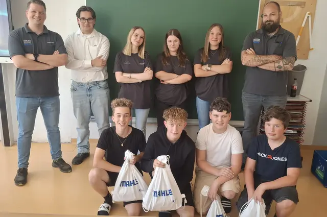 Schüler der Klasse 3B beim Workshop der Firma MAHLE-Filtersysteme | Foto: Mittelschule Kühnsdorf