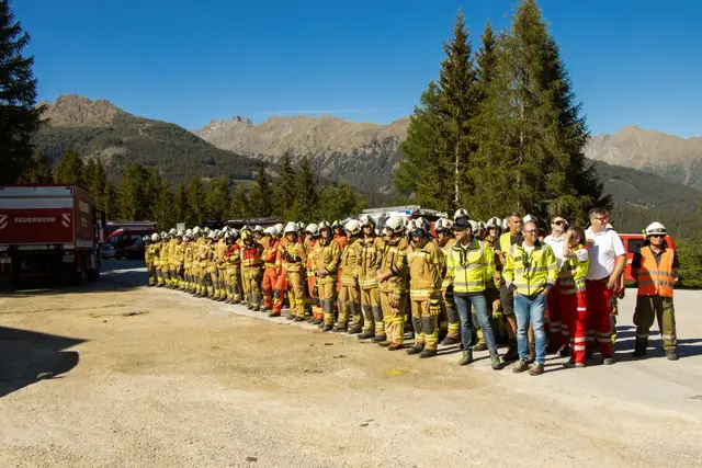 130 Einsatzkräfte der Feuerwehr, Polizei, des Bundesheeres und weiterer Organisationen haben am Fanningberg im Lungau für den Ernstfall geprobt. | Foto: Thomas Keidel