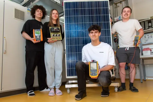 In der gesamten Steiermark laden am 20. Juni zum Langen Tag der Energie zahlreiche Energieschauplätze dazu ein, sich rund um das Thema Energie zu informieren. Im Bezirk Voitsberg gibt die Landesberufsschule Voitsberg Einblicke ins Labor für Erneuerbare Energien und Elektromobilität. | Foto: LBS Voitsberg
