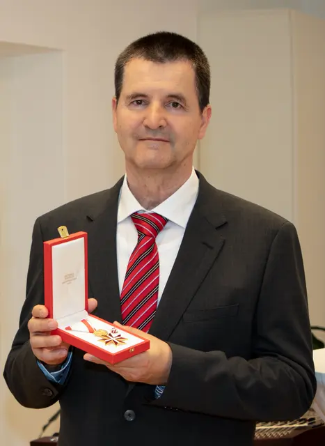 Goldenes Ehrenzeichen für Dr. Ernst Wittmann