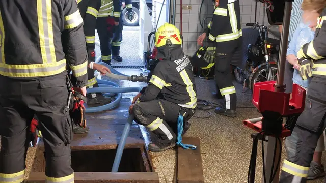 Auspumparbeiten der Feuerwehr | Foto: FF Waidhofen/Thaya
