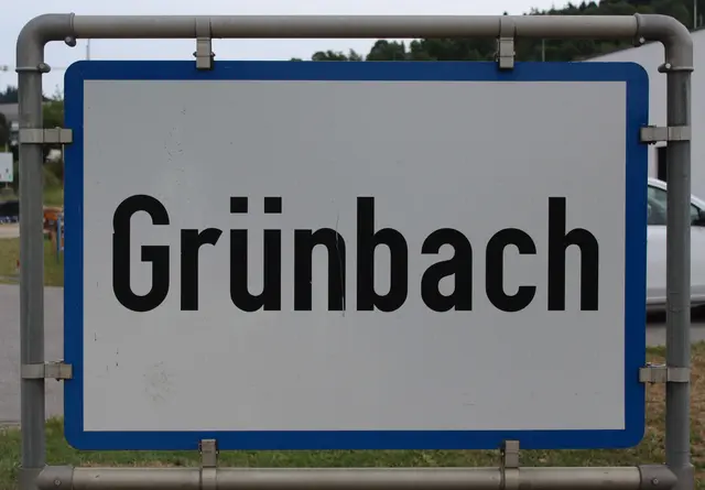 Grünbacher Ortstafel (Symbolbild). | Foto: zVg