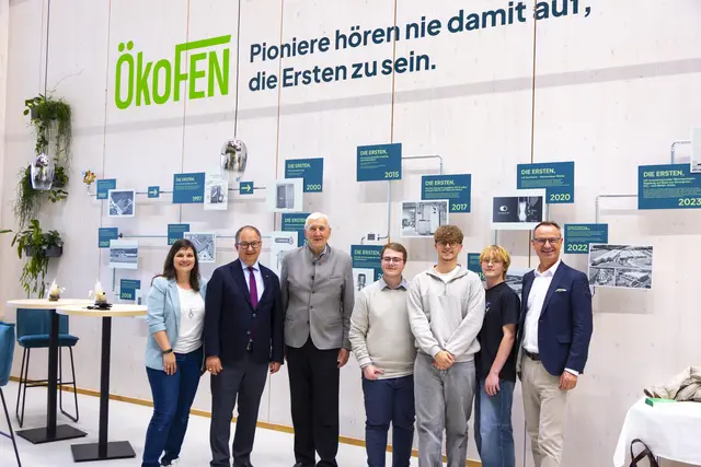 Der Ökofen-Seniorchef stellte beim Besuch des Landesrates das Unternehmen vor und gab eine Führung durch den Betrieb.  | Foto: Sophie Ganglberger