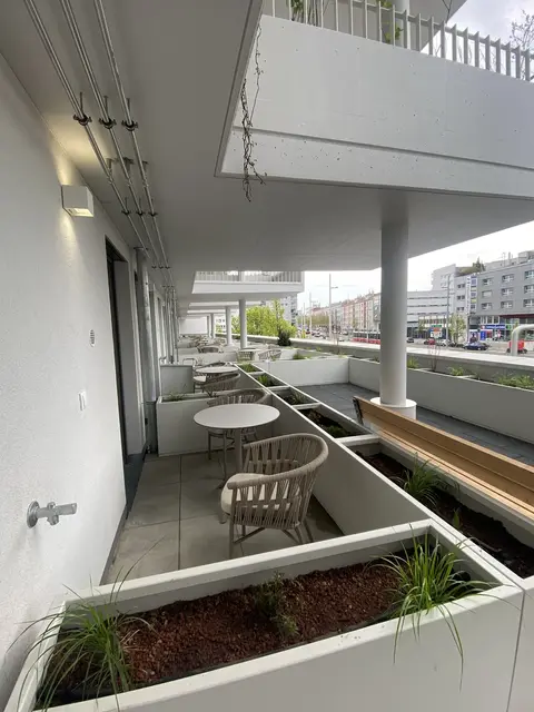 Bei den Freiflächen  | Foto: Familienwohnbau