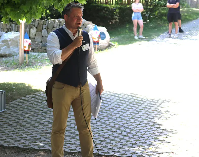 Begrüßungsansprache des Schuldirektors.