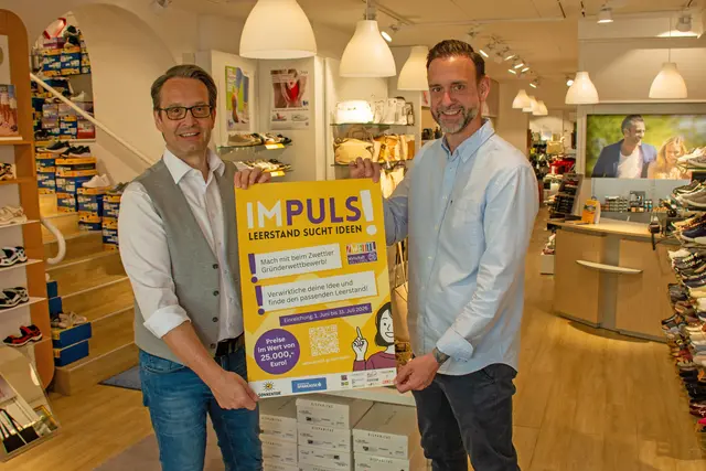 Die Zwettler Wirtschaft unterstützt den Gründerwettbewerb „IMPULS!“, im Bild: Rudolf Stolz, Obmann des Wirtschafts- und Tourismusmarketing Zwettl mit Wirtschaftsstadtrat Thomas Weiss.
 | Foto: Stadtgemeinde Zwettl