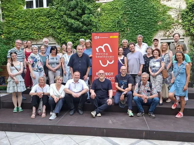 Gemeinsam mit Kultur-Stadtrat Schimanowa begrüßten Vizebürgermeister Rainer Praschak, Citymanagement-Geschäftsführer Stadtrat Michael Danzinger mit Mitarbeiterin Nina Mrazek sowie Gemeinderat Günther Huber die Mödlinger Kulturschaffenden. | Foto: Pongratz