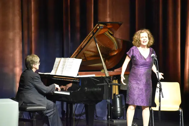 Arabella Cortesi und Angelika Kirchschlager. | Foto: Mirjam Preineder