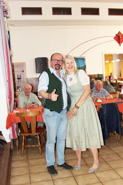 Der Krummnußbaumer Stammtischleiter Leo Teufl mit seiner Frau Christine. | Foto: J. &amp; M. Rathkolb