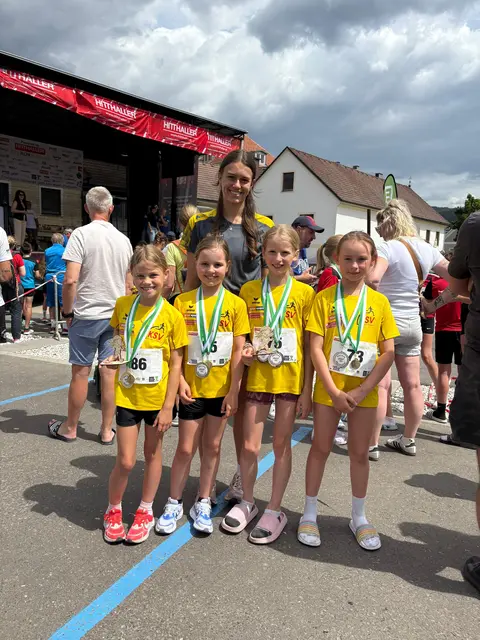 Für einen Doppelsieg in der WU10 sorgten Valentina Wassermann und Marlene Ertl. | Foto: KSV-LA